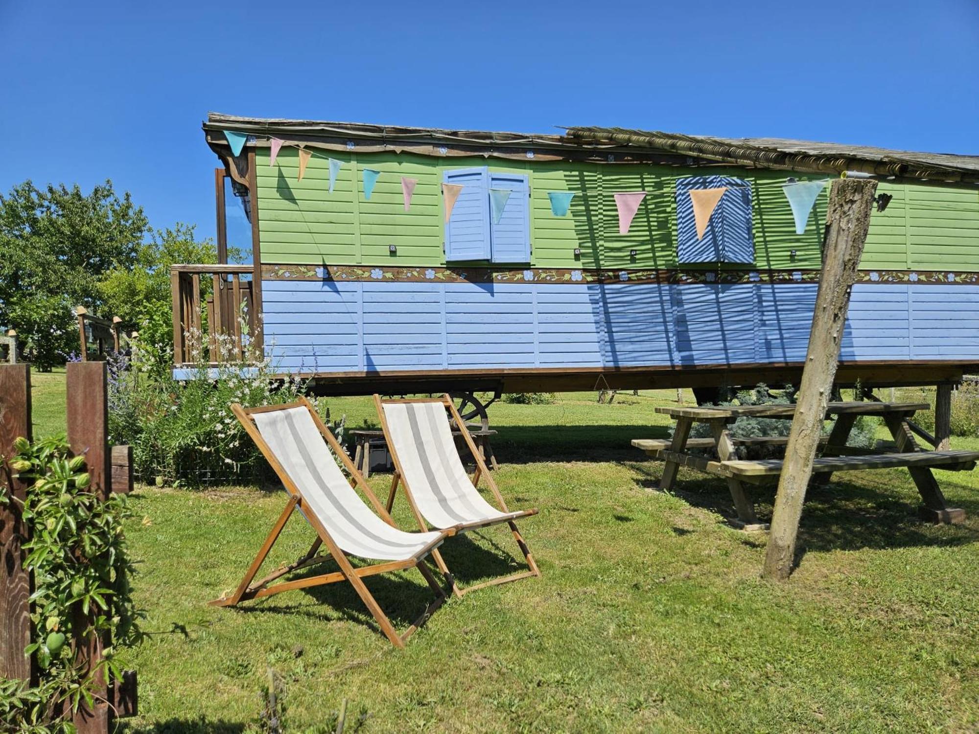 Roulotte Fleur des Champs Villa Sigalens Eksteriør billede
